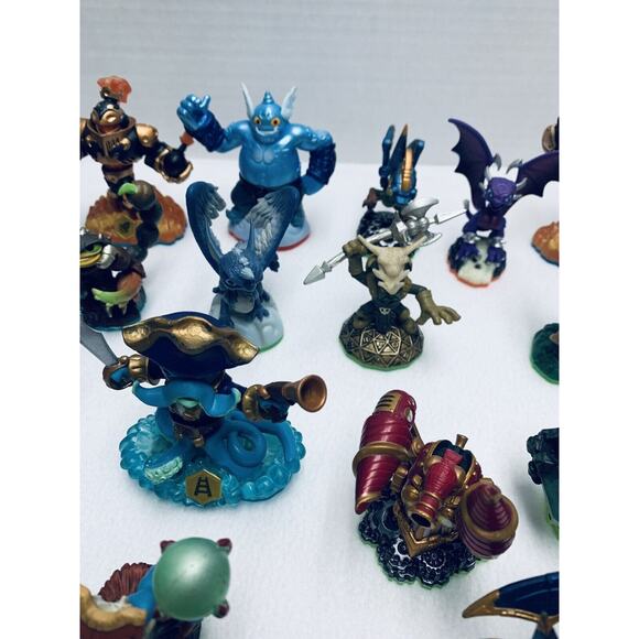 Skylander Action Figure Lot 41 Pieces Giants? 1" to 4" Tall Some Dups Good Clean - Picture 11 of 15